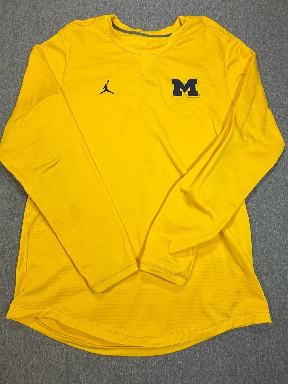 Nike Air Jordan University of Michigan Wolverines Long Sleeve Warm Up Mens Med